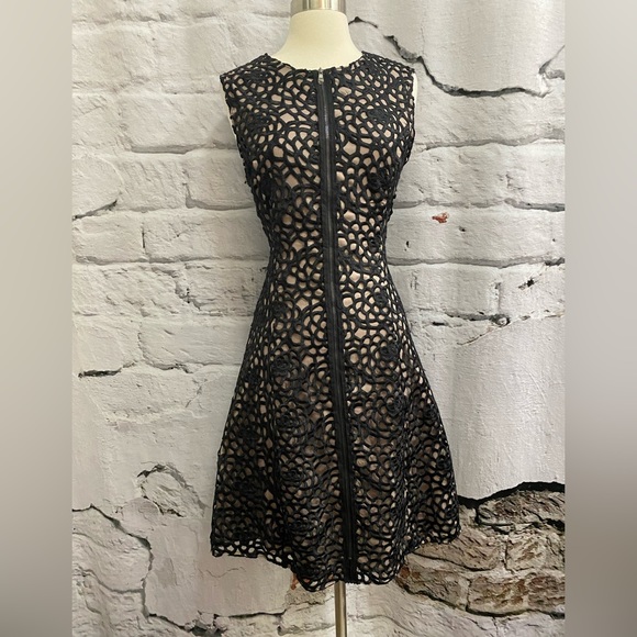 T Tahari Dresses & Skirts - T Tahari Black Floral Lace Aline Party Dress Silky Taupe Lining Front Zipper